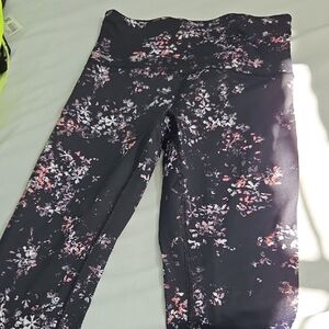 🚨 Last CHANCE: Lolë Leggings - Black and Pink